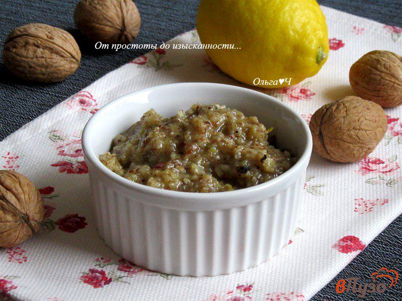 Фото приготовление рецепта: Грецкие орехи с медом и лимоном шаг №6