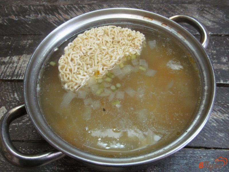 Фото приготовление рецепта: Суп картофельный с лапшой шаг №5