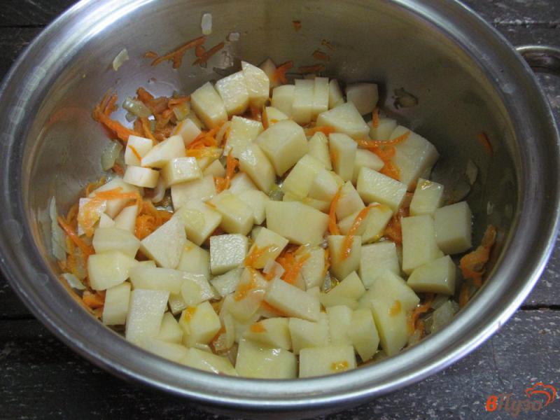 Фото приготовление рецепта: Томатный суп с копчеными колбасками шаг №3