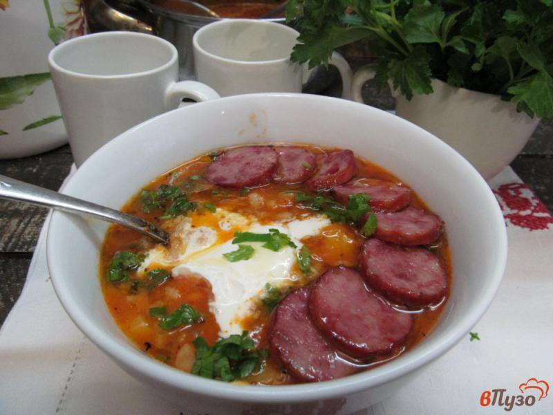 Фото приготовление рецепта: Томатный суп с копчеными колбасками шаг №7