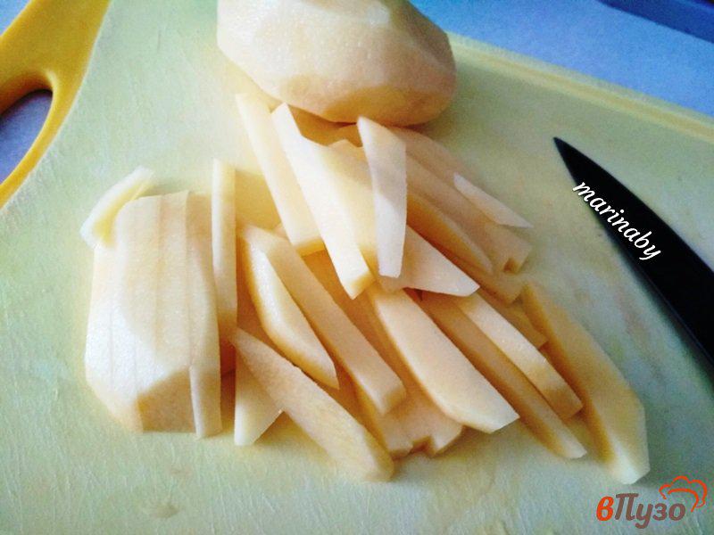 Фото приготовление рецепта: Жаренный картофель с луком шаг №1