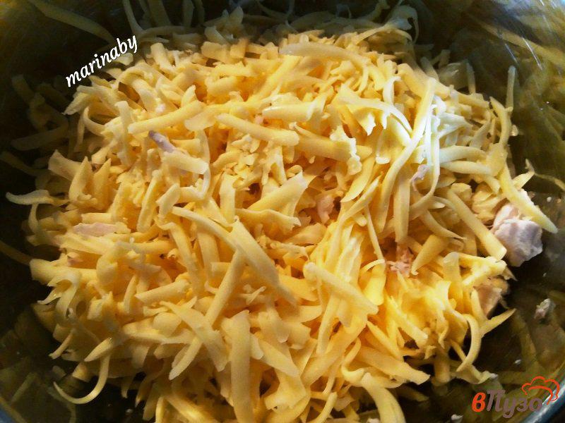 Фото приготовление рецепта: Салат из куриного филе с ананасом шаг №3