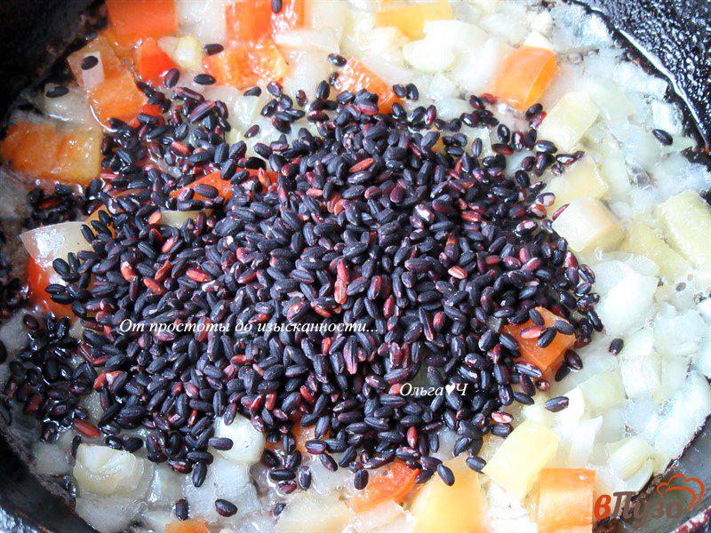 Фото приготовление рецепта: Суп с креветками и рисом «Южная ночь» шаг №4