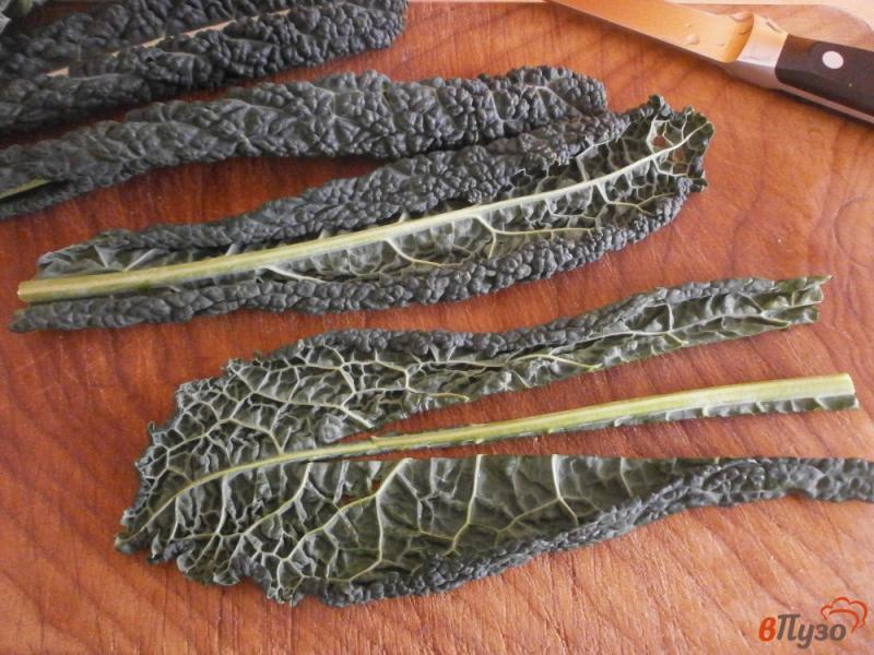 Фото приготовление рецепта: Минестроне с листовой капустой кале шаг №3