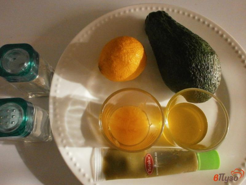Фото приготовление рецепта: Майонез из авокадо с медом и васаби шаг №1
