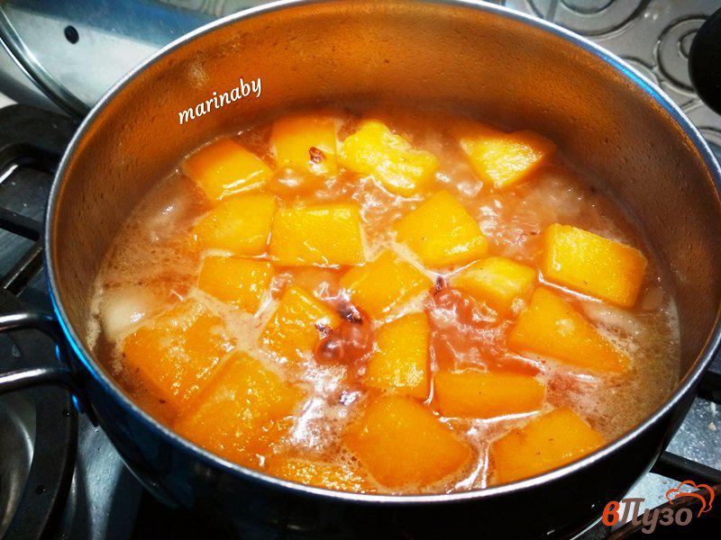 Фото приготовление рецепта: Суп-пюре из тыквы и плавленного сыра шаг №4