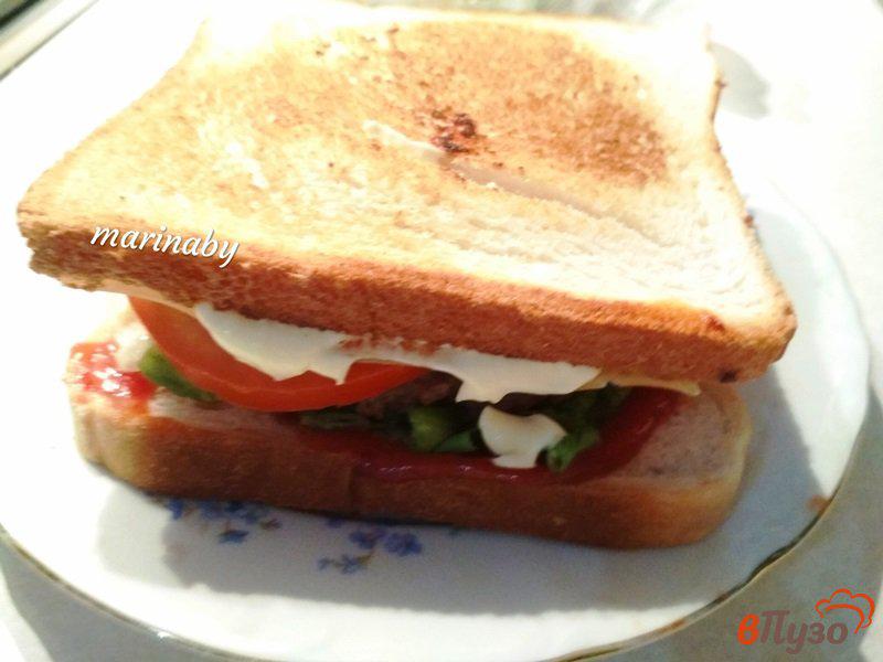 Фото приготовление рецепта: Клаб-сэндвич с котлетой из говядины шаг №6