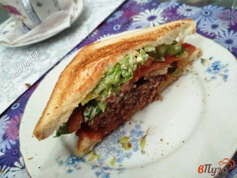 Фото приготовление рецепта: Клаб-сэндвич с котлетой из говядины шаг №8