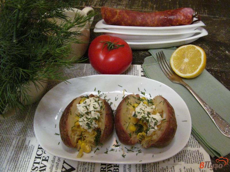 Фото приготовление рецепта: Запеченный картофель с начинкой из кукурузы и сыра шаг №7