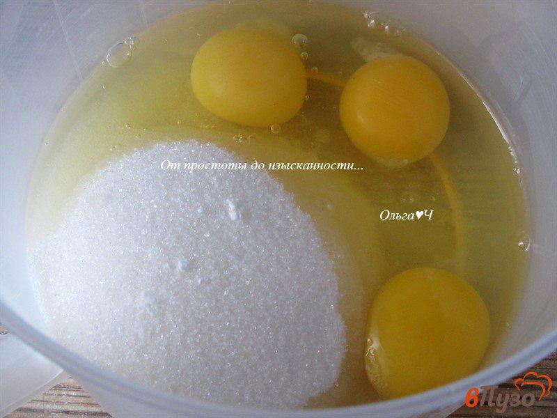 Фото приготовление рецепта: Пасхальные кексы с цукатами и цедрой мандарина шаг №1