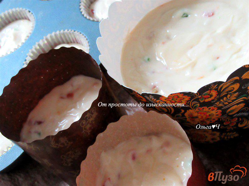 Фото приготовление рецепта: Пасхальные кексы с цукатами и цедрой мандарина шаг №5