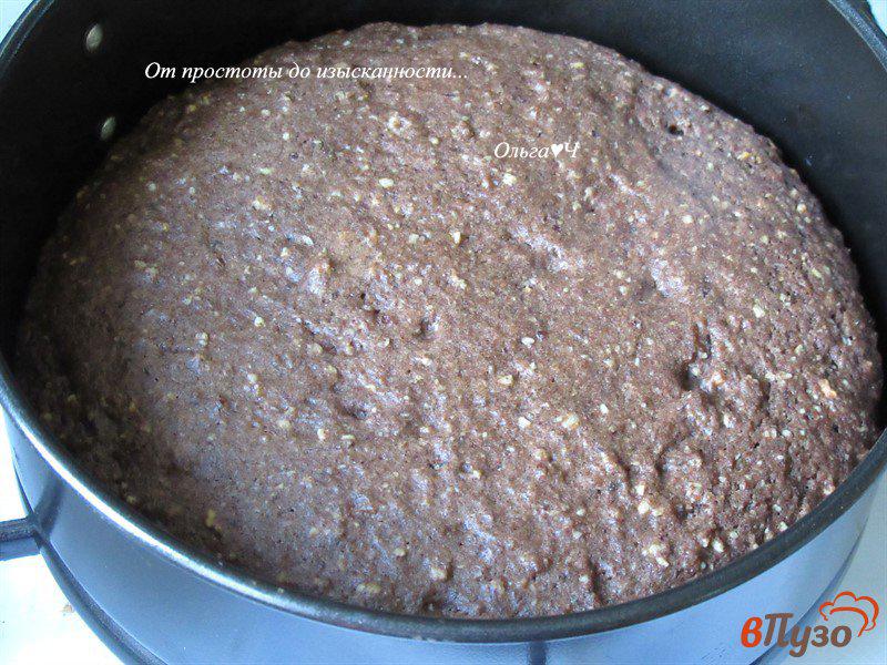 Фото приготовление рецепта: Шоколадный торт с вишневым муссом и абрикосами в желе шаг №3