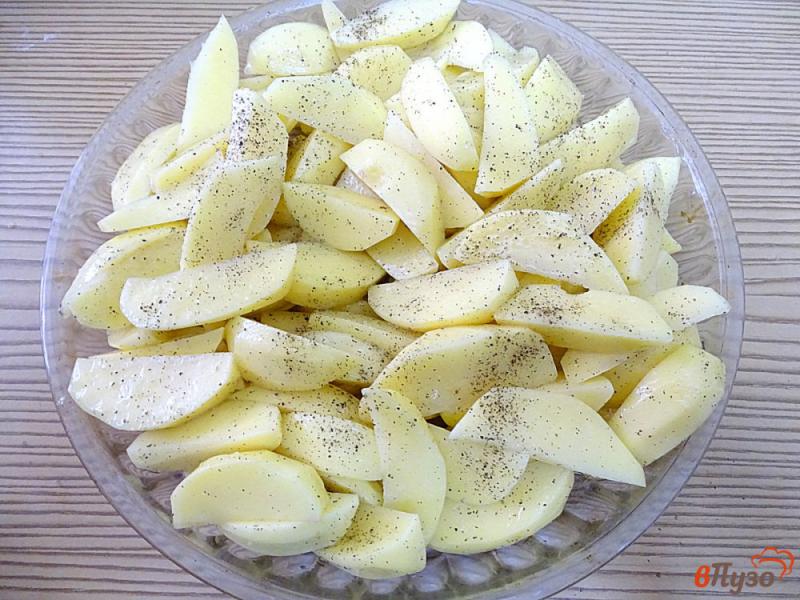 Фото приготовление рецепта: Картофель с лимоном и сыром, запеченный шаг №3