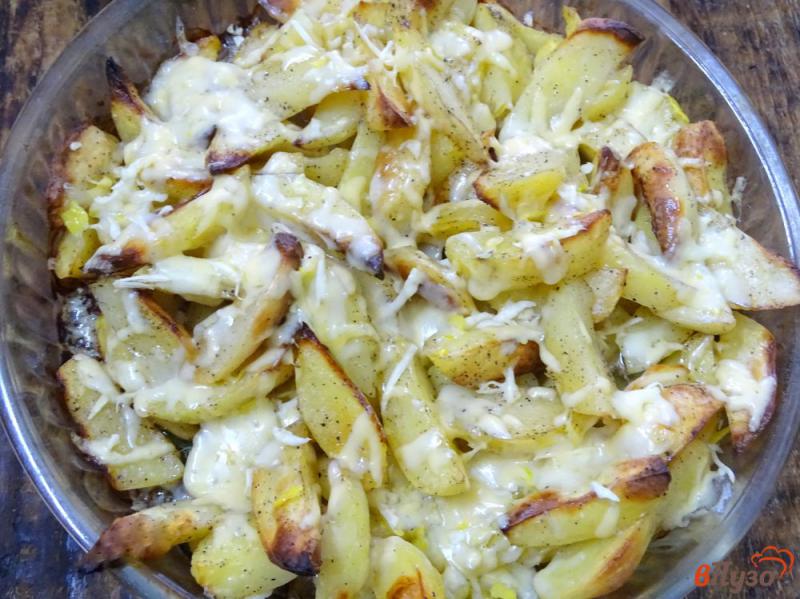 Фото приготовление рецепта: Картофель с лимоном и сыром, запеченный шаг №9