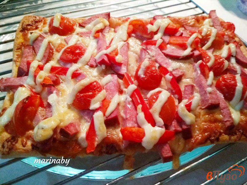 Фото приготовление рецепта: Пицца с копченой колбасой шаг №7