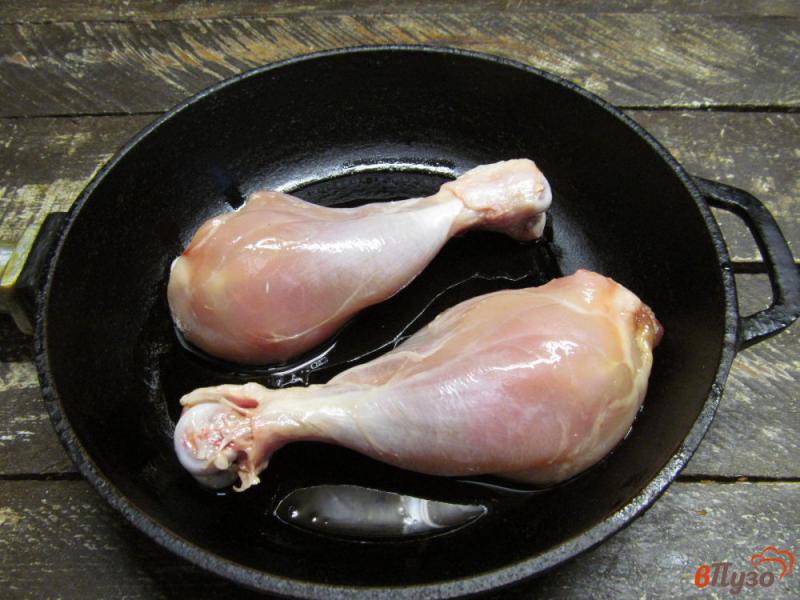 Фото приготовление рецепта: Тушеная курица с овощами шаг №1