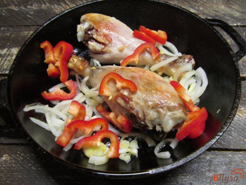 Фото приготовление рецепта: Тушеная курица с овощами шаг №2