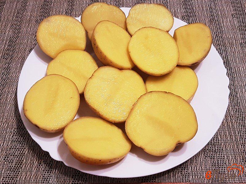 Фото приготовление рецепта: Картофельные «лодочки» с беконом шаг №2