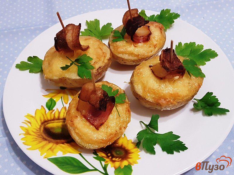 Фото приготовление рецепта: Картофельные «лодочки» с беконом шаг №8