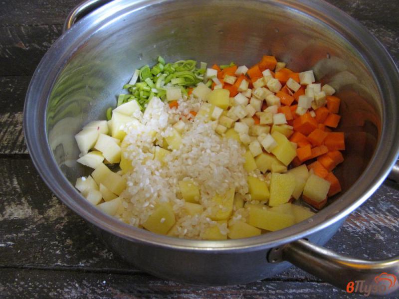 Фото приготовление рецепта: Овощной постный суп с рисом шаг №2
