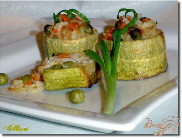 фото рецепта: Бочонки из кабачков, фаршированные рисом и овощами