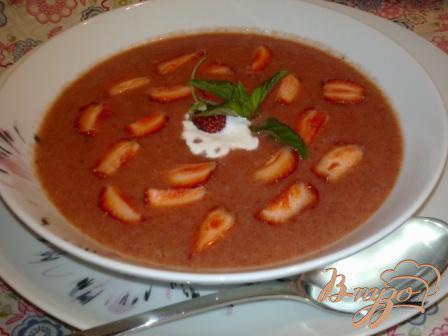 фото рецепта: Холодный клубничный суп с имбирем