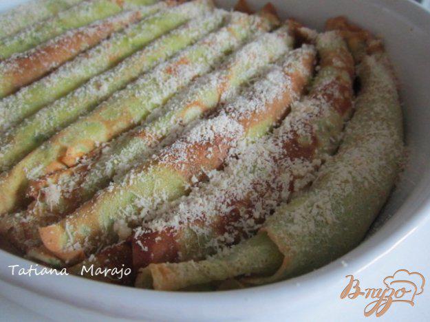 фото рецепта: Блинчики с начинкой из  соуса бешамель и зеленой спаржи