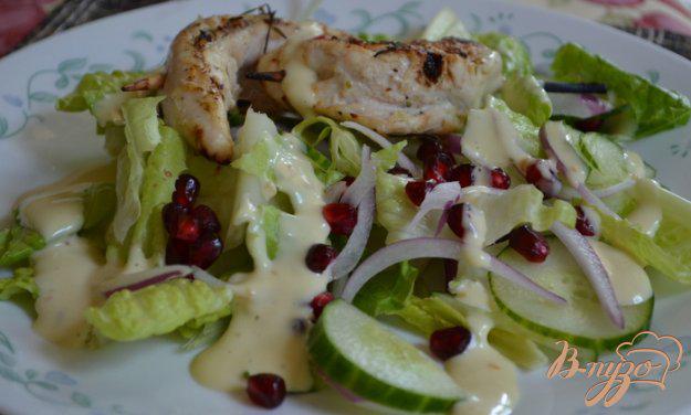 фото рецепта: Куриный кебаб с салатом