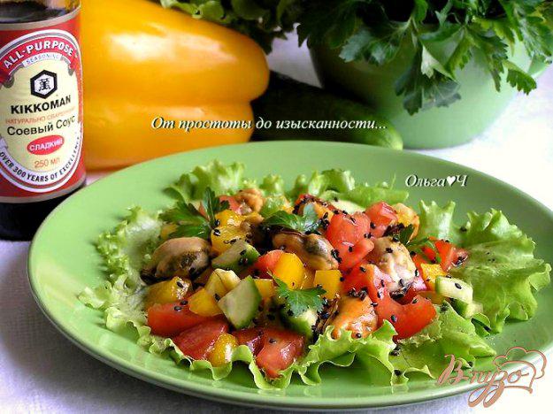 фото рецепта: Салат с мидиями и овощами