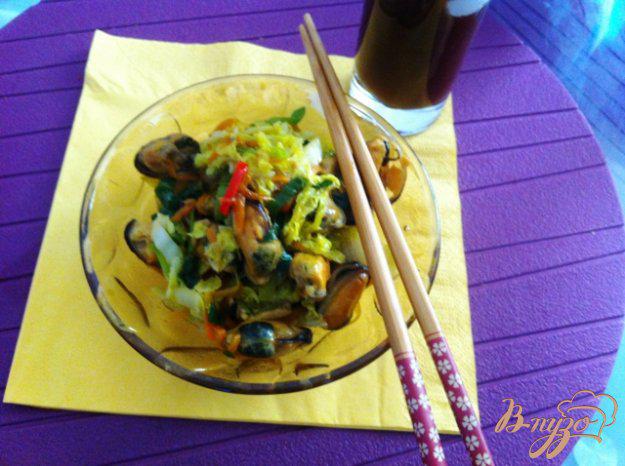 фото рецепта: Теплый  салат с мидиями