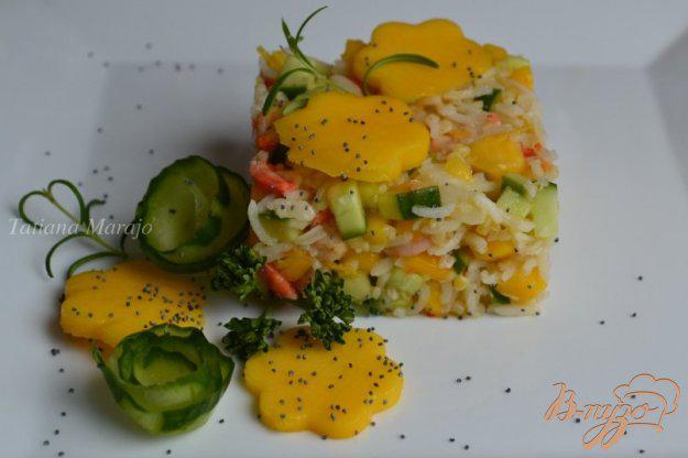 фото рецепта: Салат с манго, креветками и крупой