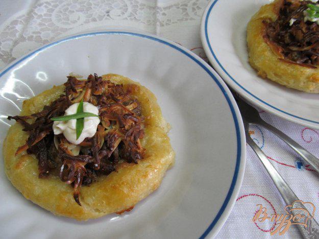 фото рецепта: Картофельные ватрушки с мясом