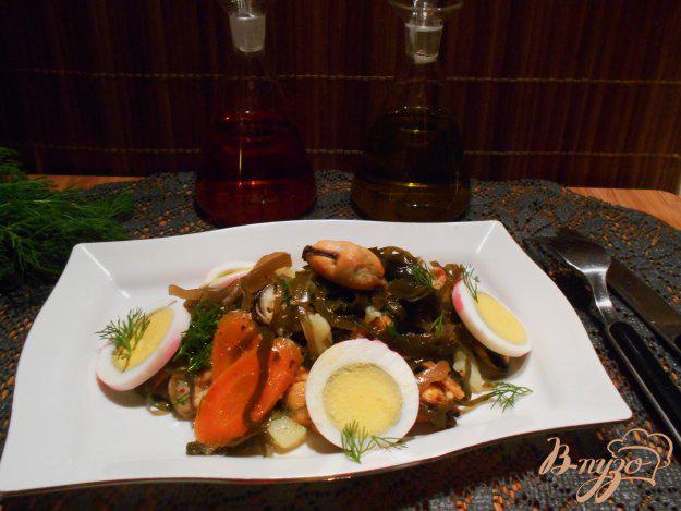 фото рецепта: Салат из морской капусты с мидиями