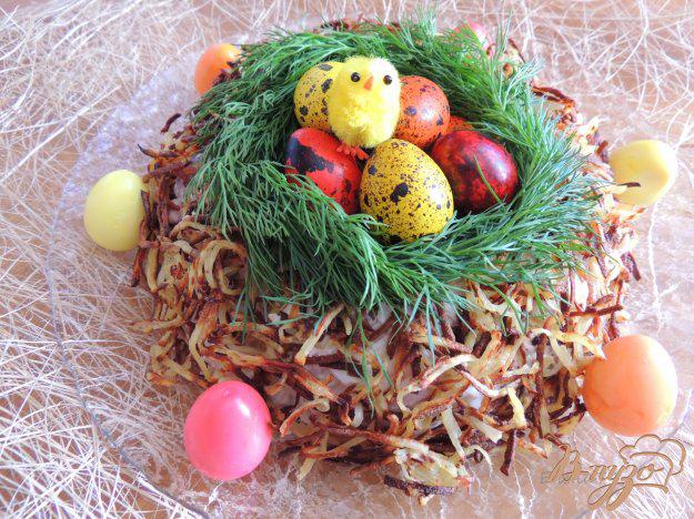 фото рецепта: Салат Гнездо с курицей и грибами
