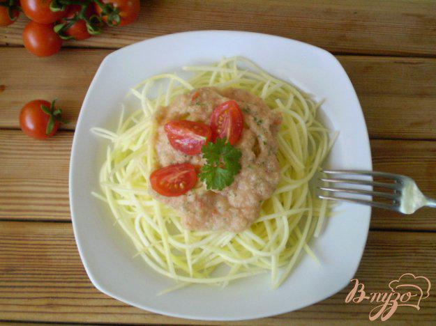 фото рецепта: Спагетти из кабачка для сыроедческой кухни