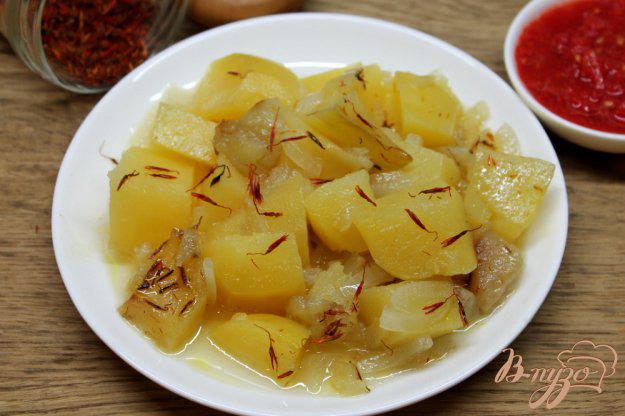 фото рецепта: Картофель с яблоком и шафраном в духовке