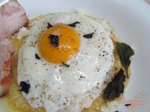 фото рецепта: Полента с яйцом и сыром