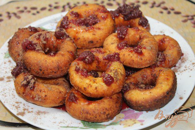 фото рецепта: Пончики с малиновым джемом