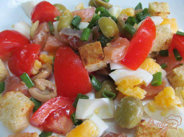 фото рецепта: Салат из семги с сухариками