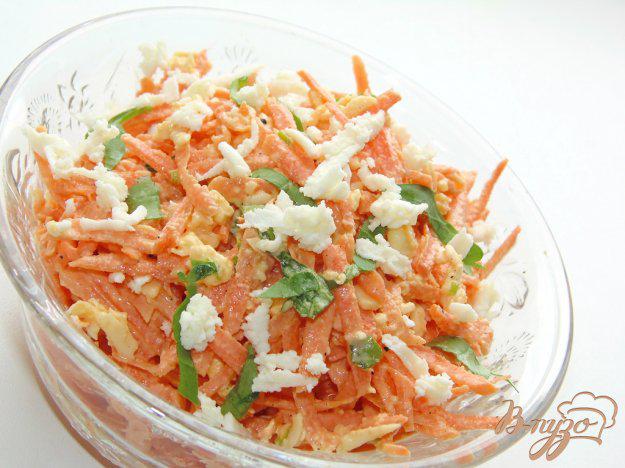фото рецепта: Острый морковный салат с адыгейским сыром