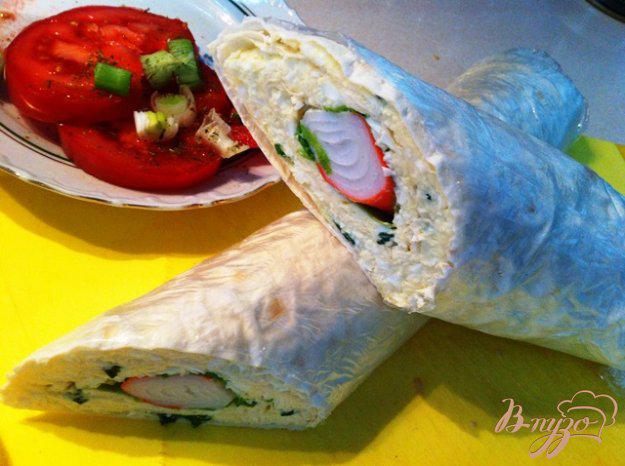 фото рецепта: Лаваш с сырным салатом и крабовыми палочками
