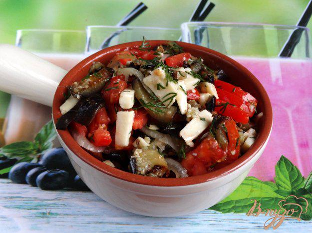 фото рецепта: Теплый салат с баклажанами и адыгейским сыром