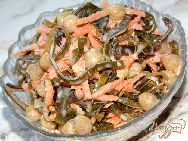 фото рецепта: Салат из маринованной морской капусты с морковью и нутом