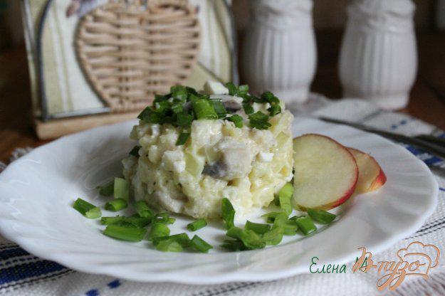 фото рецепта: Салат с сельдью и яблоком по-датски