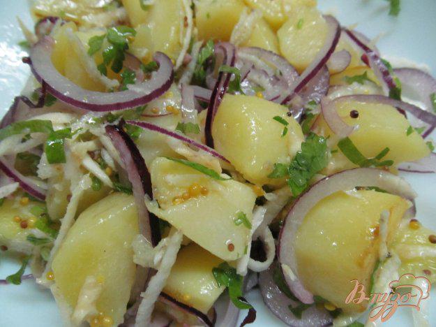 фото рецепта: Теплый картофельный салат с сельдереем