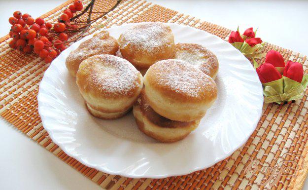 фото рецепта: Пончики с сахарной пудрой