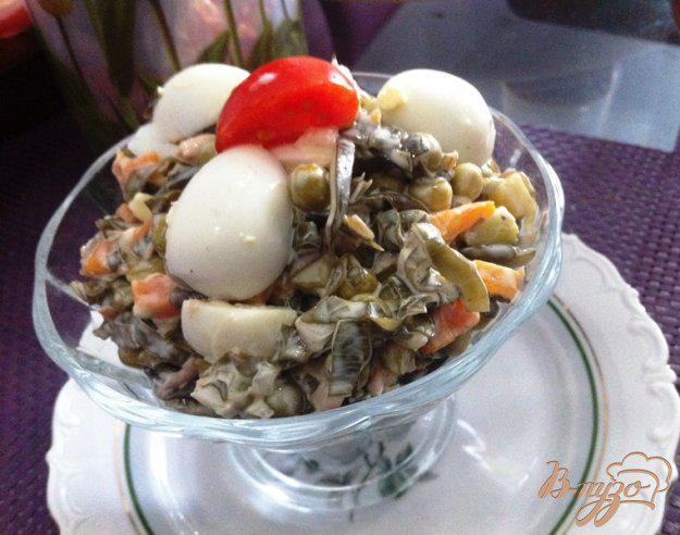 фото рецепта: Салат из морской капусты с овощами и горбушей