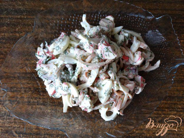 фото рецепта: Салат с крабовыми палочками и кальмарами