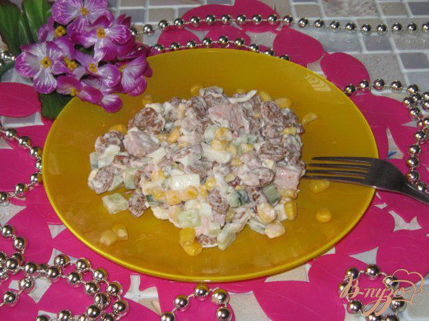 фото рецепта: Салат с копченым окорочком и сухариками