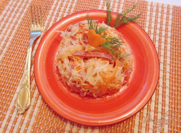 фото рецепта: Салат из редьки, квашеной капусты и сельдерея